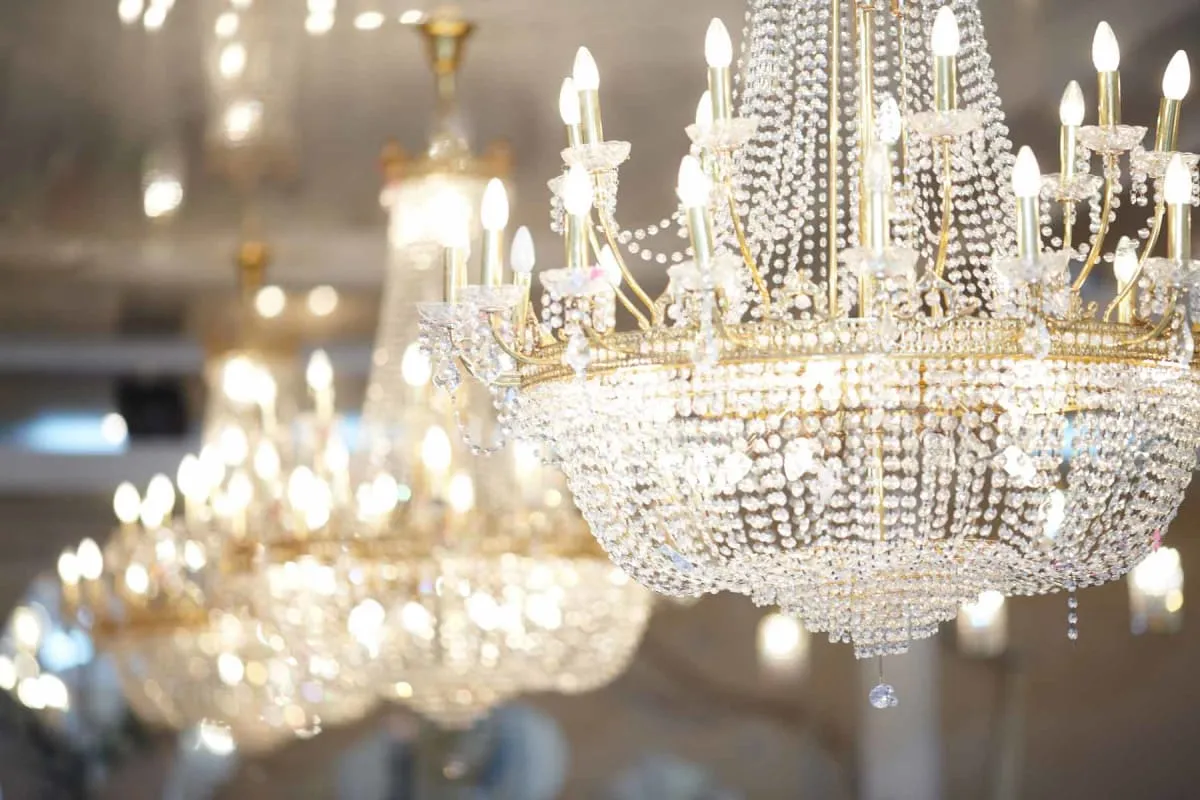 professional chandelier cleaning services dubai