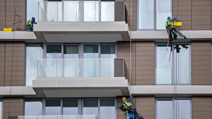 why facade cleaning is essential in dubai’s environment