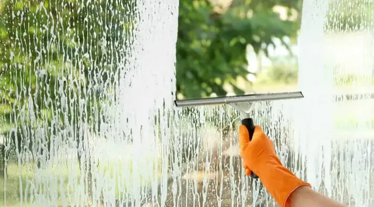 Expert Villa & Residential Window Cleaning | Tips for Spotless Glass